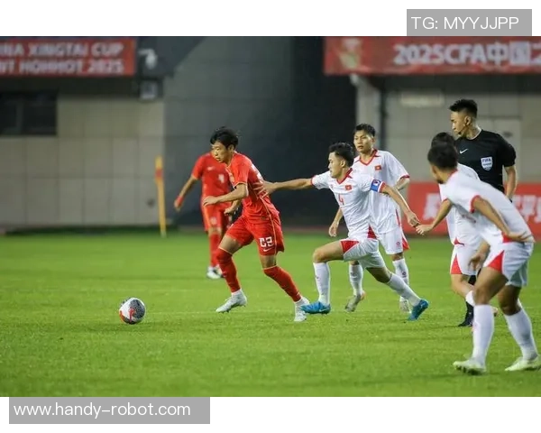 足球晚高峰激情四溢球迷齐聚共享精彩赛事盛宴